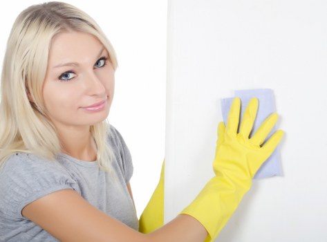 Local oven cleaner working in a Bromley kitchen